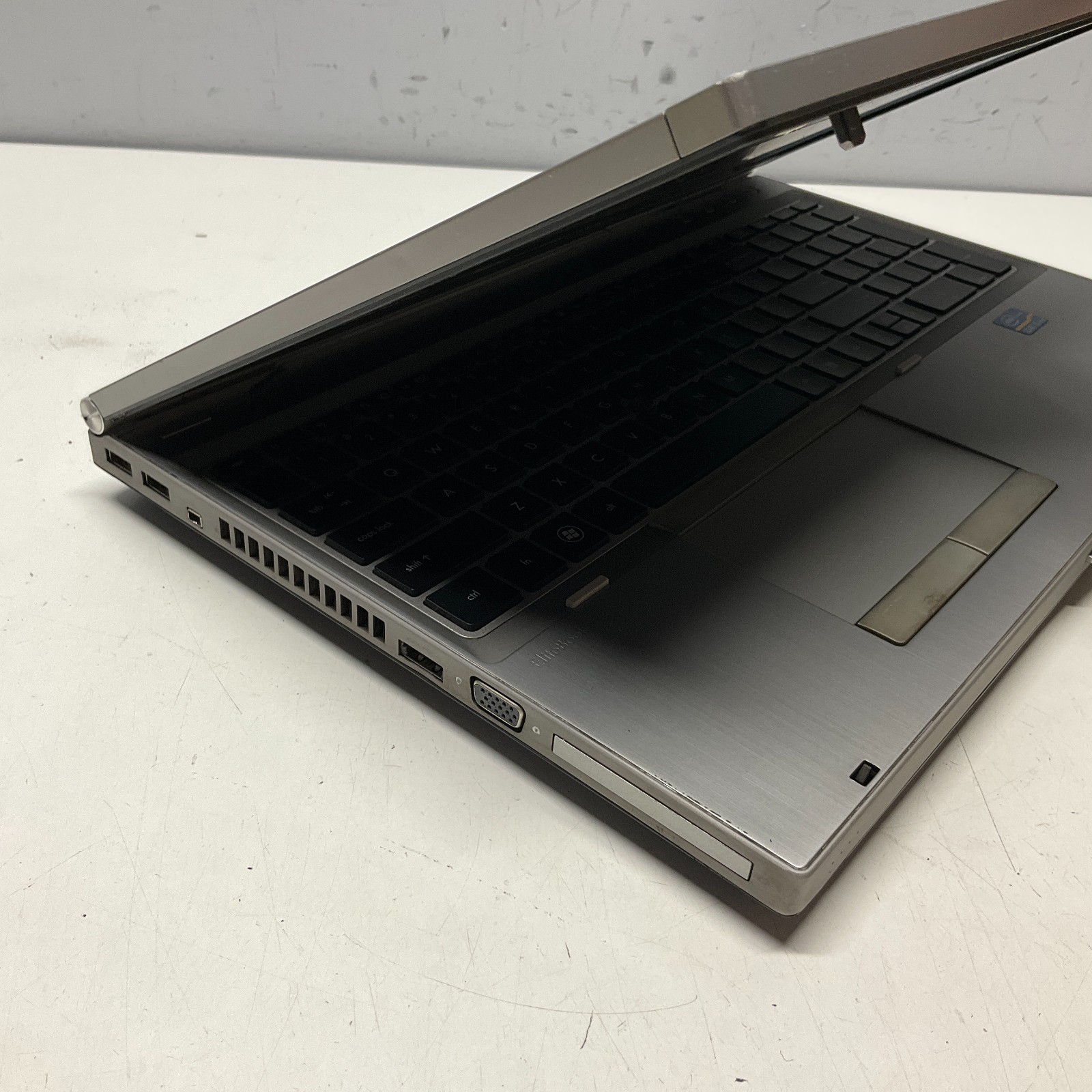 HP EliteBook 8560p 15.6″ Intel Core i5 2520M 2.50GHz 4GB RAM 320GB HDD NO BATT
