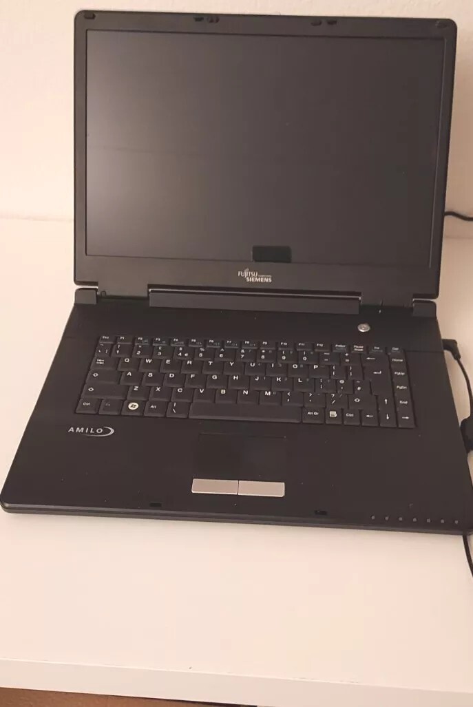 Fujitsu Siemens Amilo LI 1705 Laptop