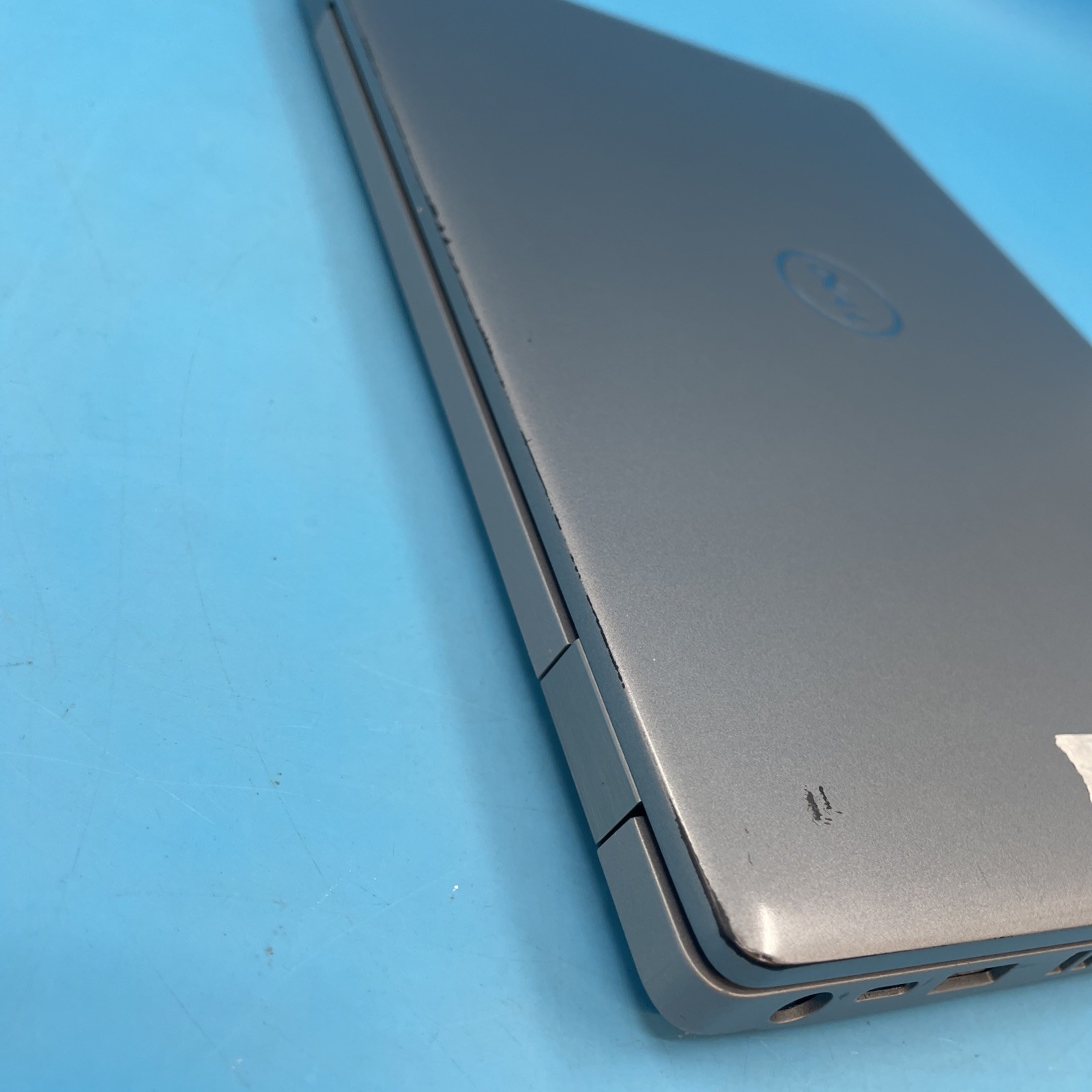 Dell Latitude 5411 | i7-10850H | 32GB RAM | MX250 | NO FAN/SSD/OS | 48% BATT