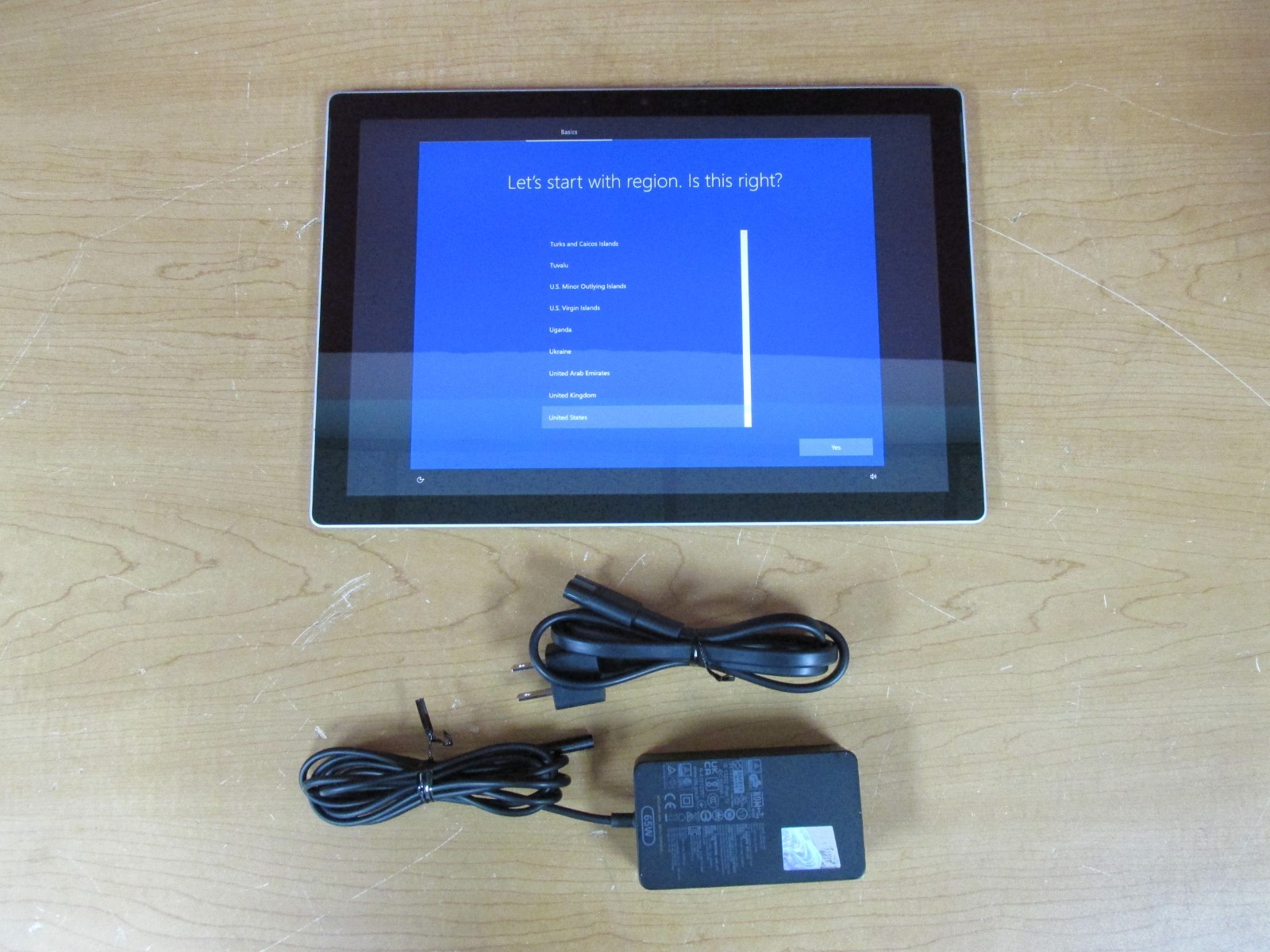 Microsoft Surface Pro 7 Plus 1961 12.3” i5-1135G7 8GB RAM 256GB SSD Win 10 Pro