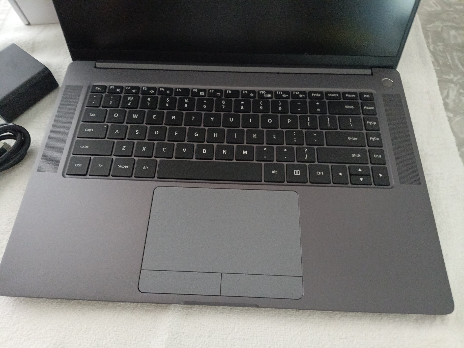System76 Pangolin Laptop 16″, AMD Ryzen 9-8945HS, 32GB RAM, 1TB SSD, Mint Cond!!