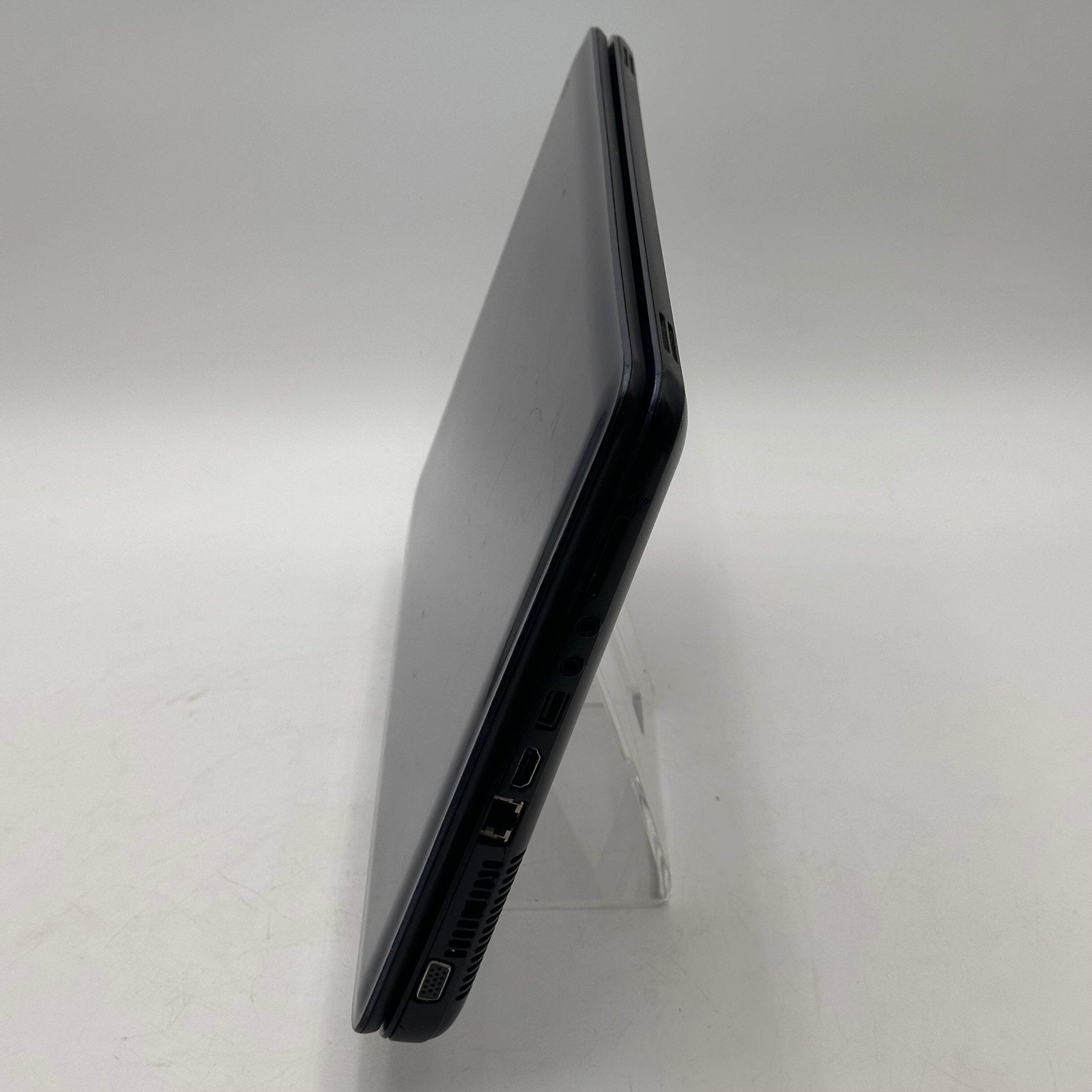 HP 2000- Laptop For Parts/Repair