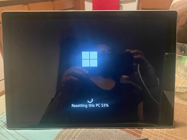 Microsoft Surface Pro 6 12.3″ Wi-Fi, 128/256/512GB, Black/Platinum w/ charger