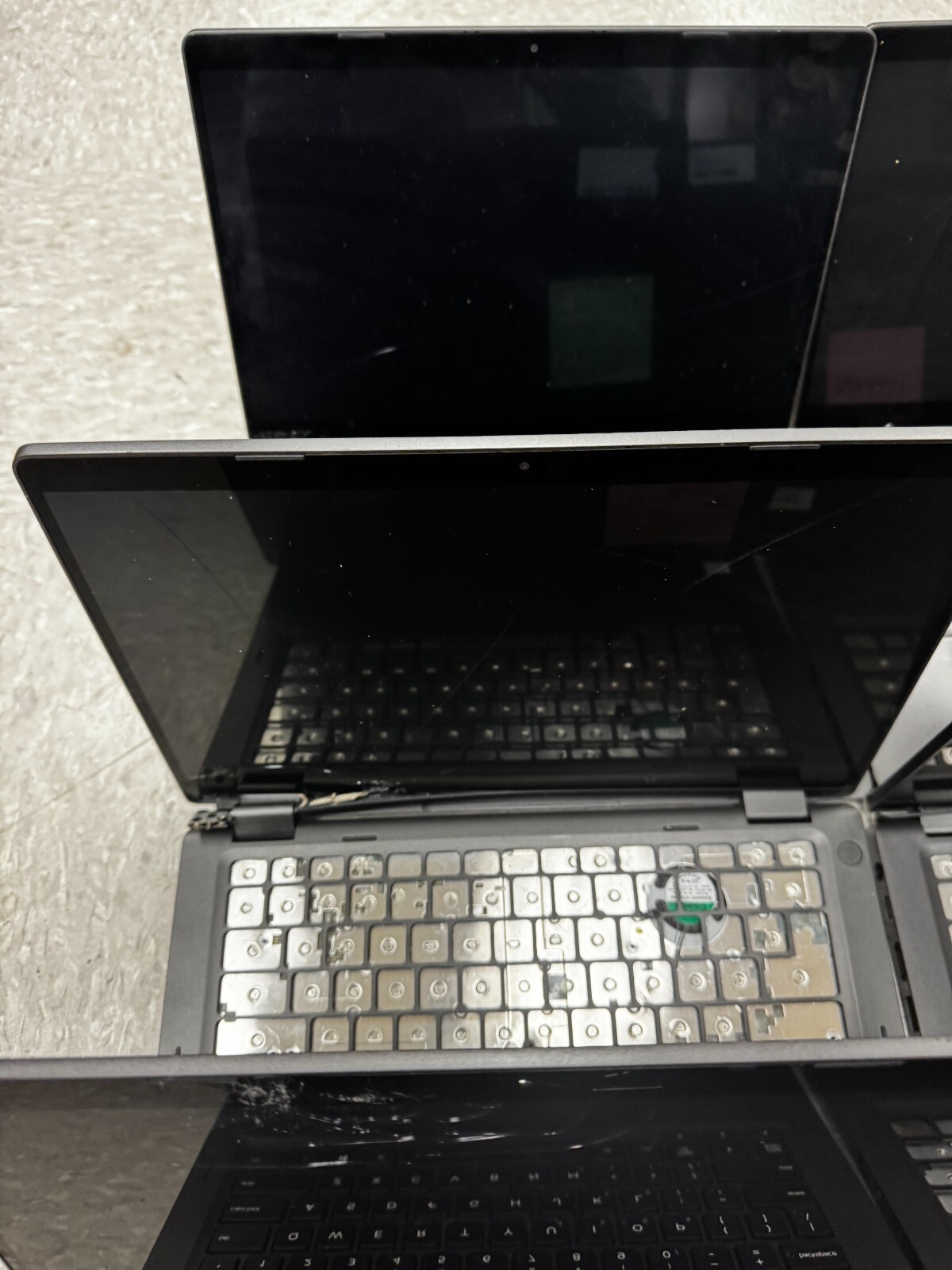 Lot of 12 X 5300 2-in-1 Core i7 8th Gen (Good motherboard and Damaged Screens)