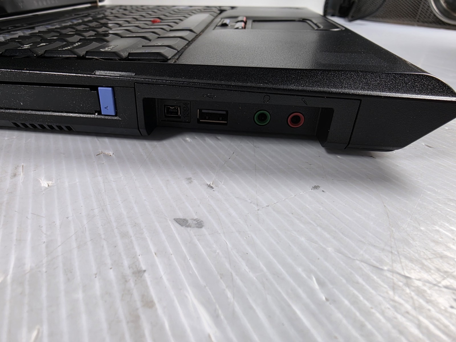IBM ThinkPad R40 2897- 14.1″ Intel 1.4GHz 1GB RAM ?HDD Read