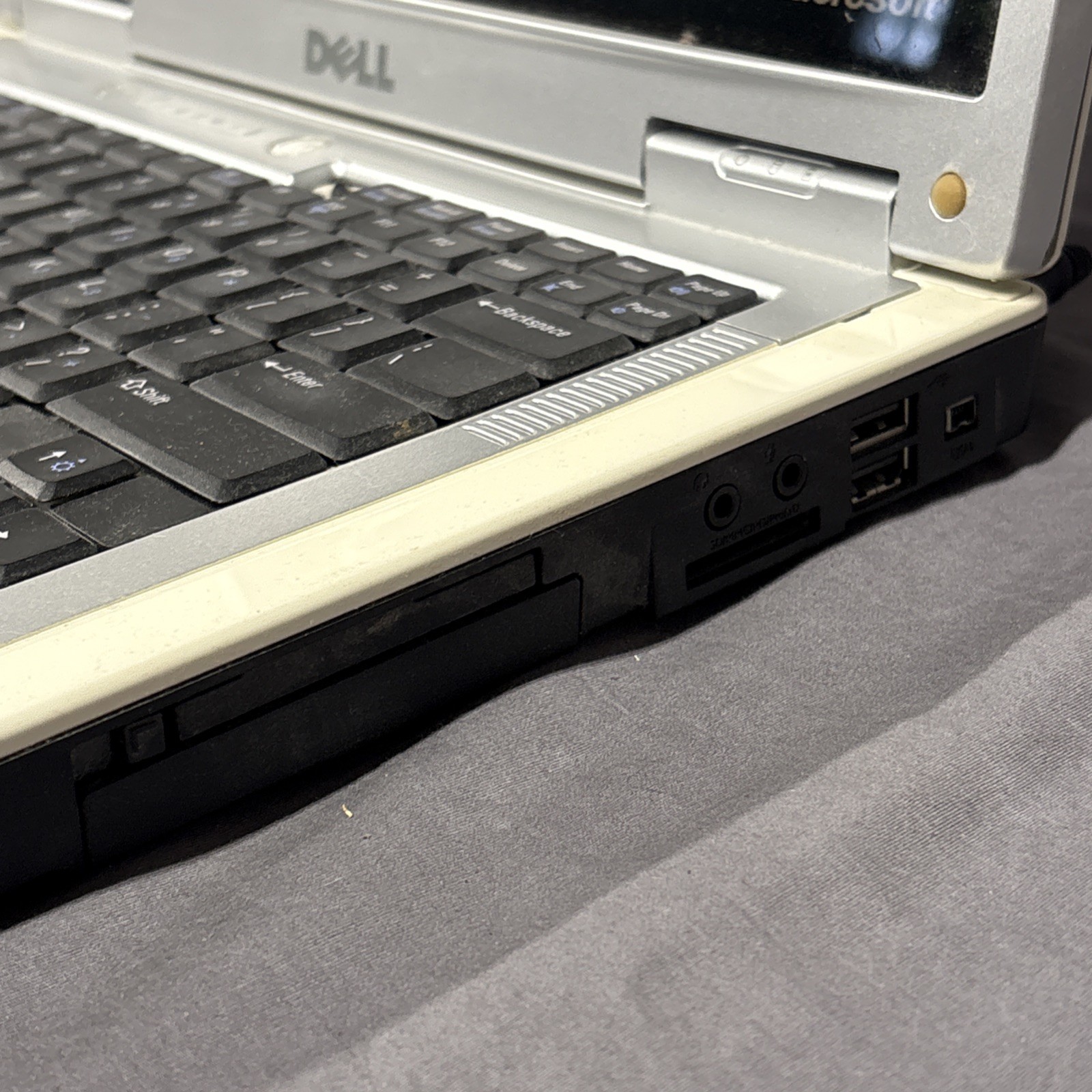 Dell Inspiron 6400 MM061 Intel Core Duo 06E8 1.66GHz 2 GB Ram No HDD READ