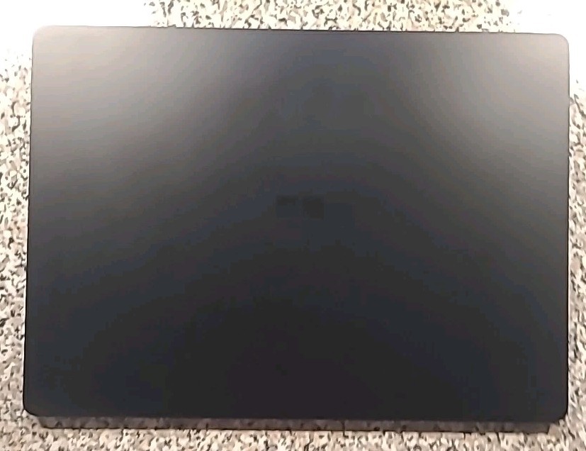 Microsoft Surface Laptop 3 1.2GHz i5-1035G7 8GB RAM 256GB SSD 13″ Win11P Touch