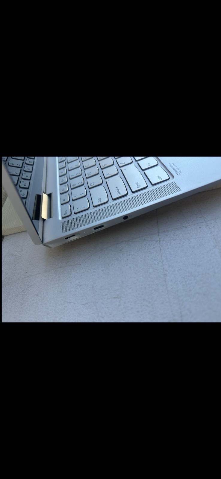 Lenovo Yoga C740-14IML 14″ Intel Laptop Corner Cracked Screen As Is Untested