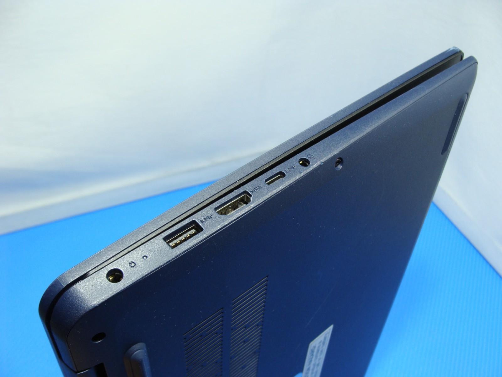 Lenovo IdeaPad 1 15AMN7 15.6″ FHD TOUCH Ryzen 5 7520U 2.8Ghz 8GB 256GB +Charger
