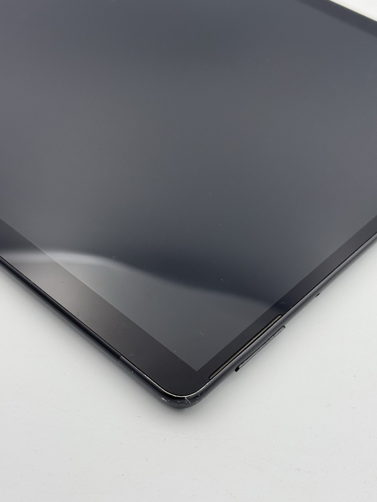 Microsoft Surface Pro 8 13” – i5 11th Gen | 8GB RAM | 256GB SSD (READ) – 31C