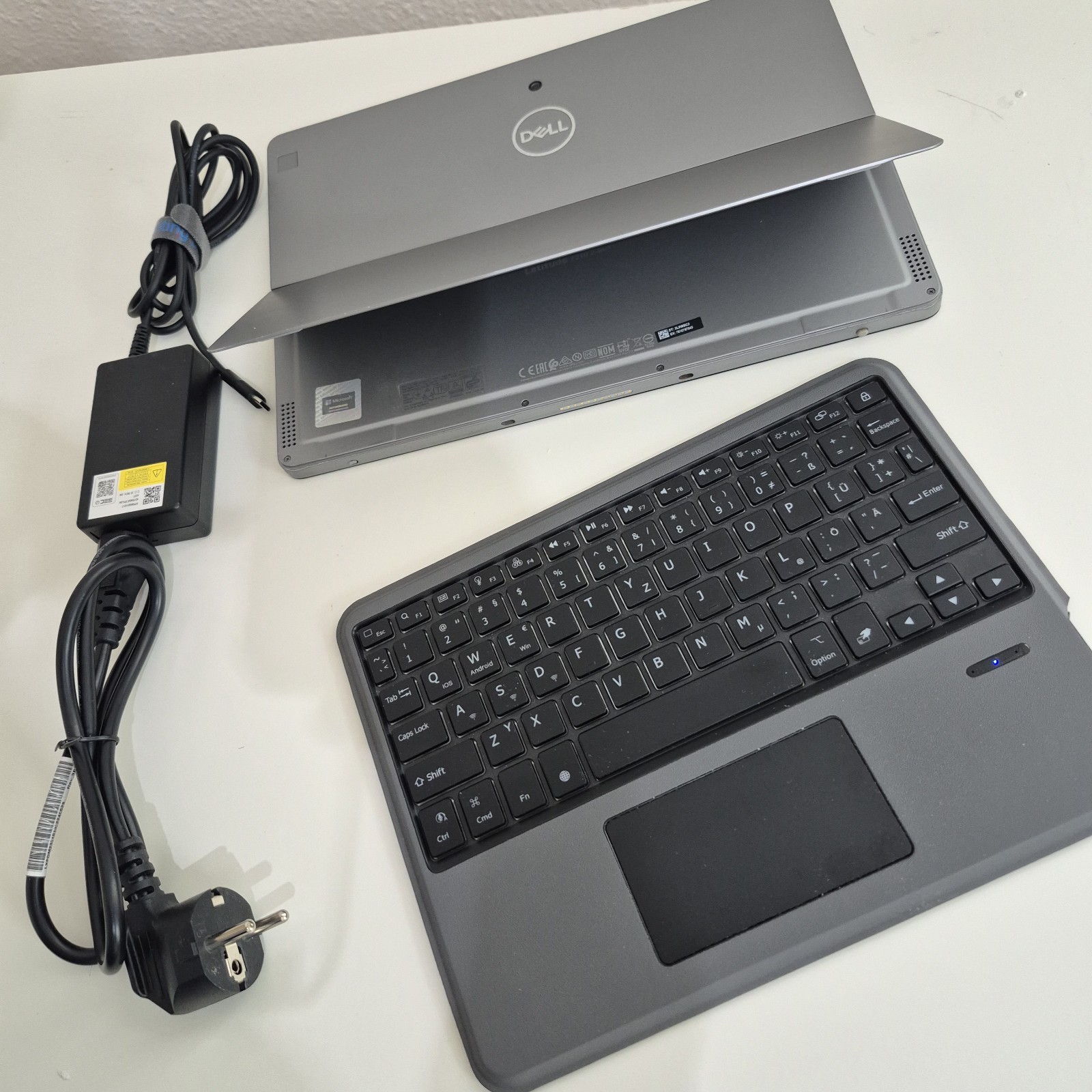 Dell Latitude 7210 2-in-1 Touchscreen 12.3″ | Core i5-10310U 16GB RAM- 500GB SSD
