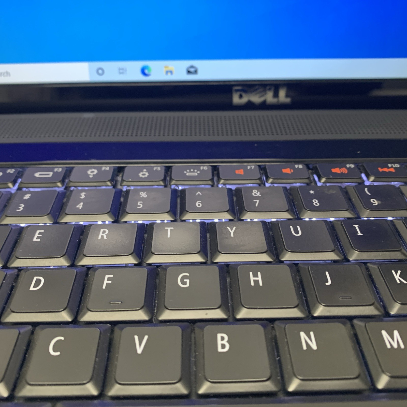 Dell Studio 1555 15.6″ 2duo P7450 2.13 GHz 4GB Ram 128 Gb SSD Wind 10 Home Read