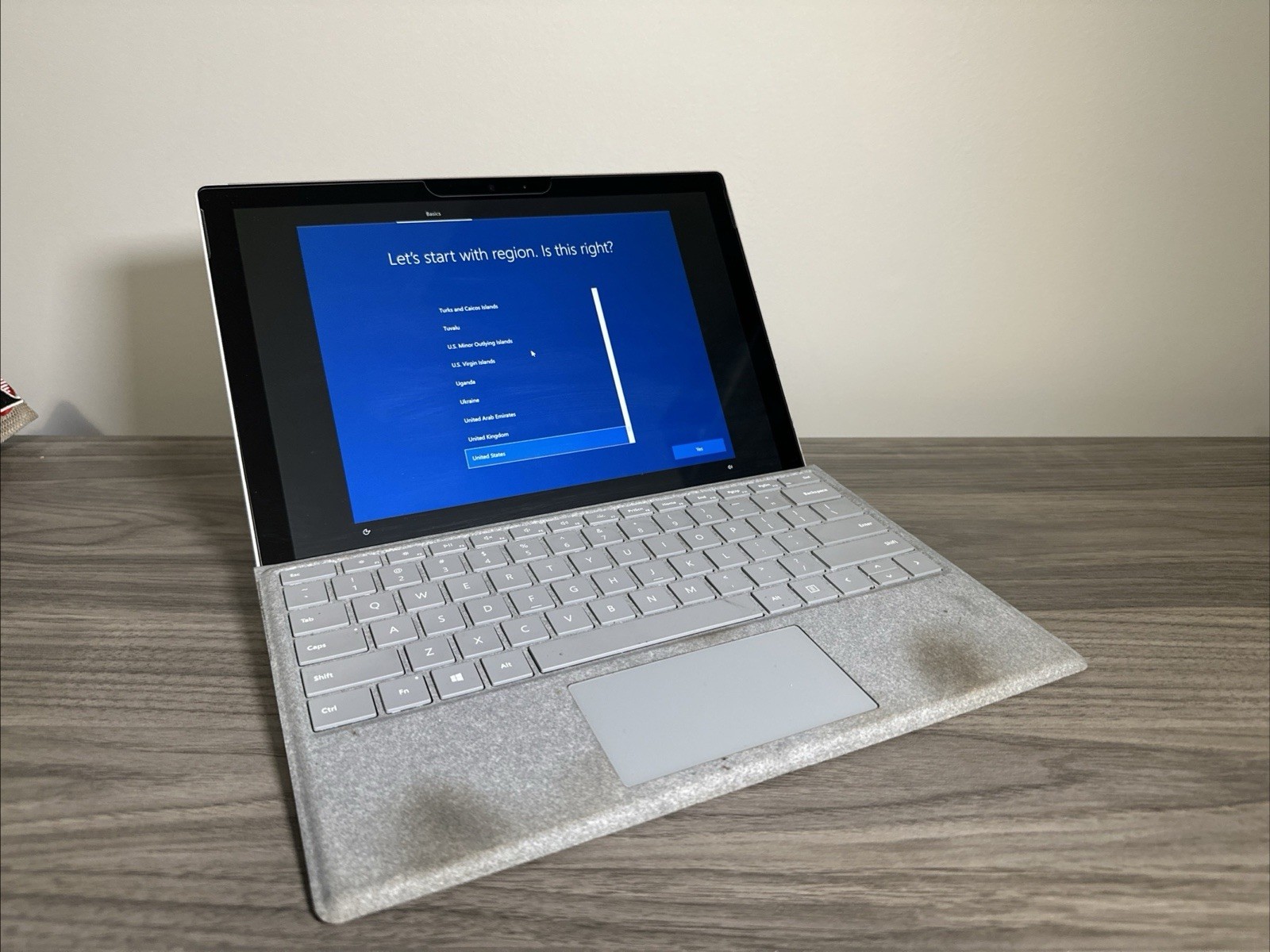 Microsoft Surface Pro 5 Intel Core i5-7300U CPU @ 2.60GHz 4GB RAM 128GB SSD