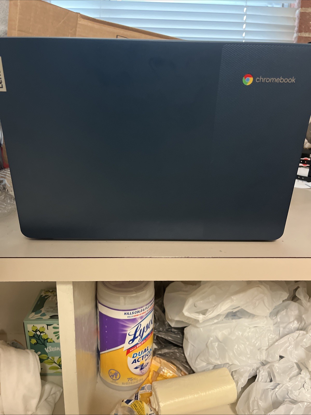 Lenovo Slim 3 Chromebook 14″ Touch (64GB) Laptop – Blue