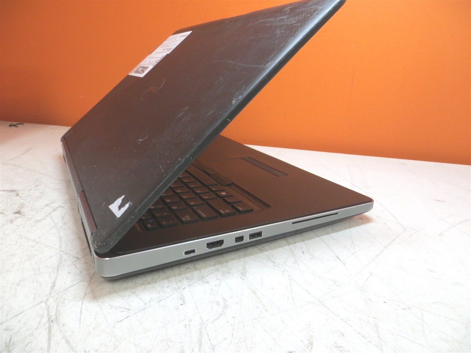 Scratched LCD Dell Precision 7720 Xeon E3-1505M v6 3GHz 32GB 256GB Quadro P5000