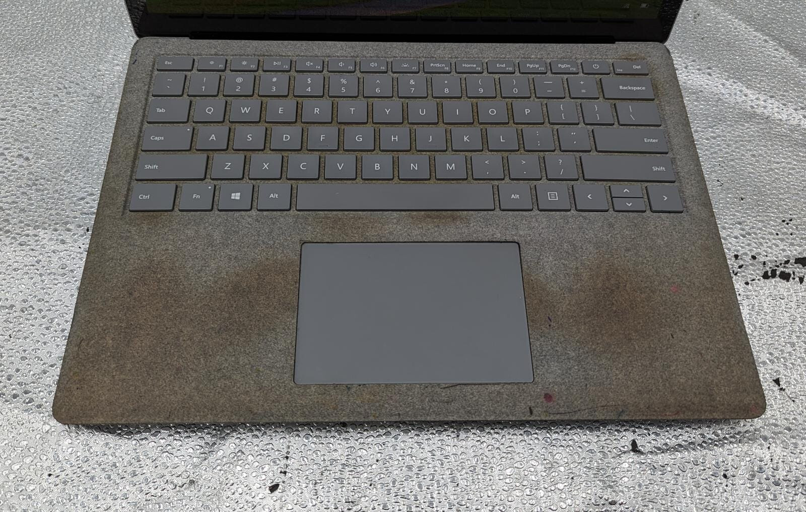 Microsoft Surface Laptop 13.5″ 256GB 8G Intel Core i5 7th Gen. 2.60 GHz *READ*