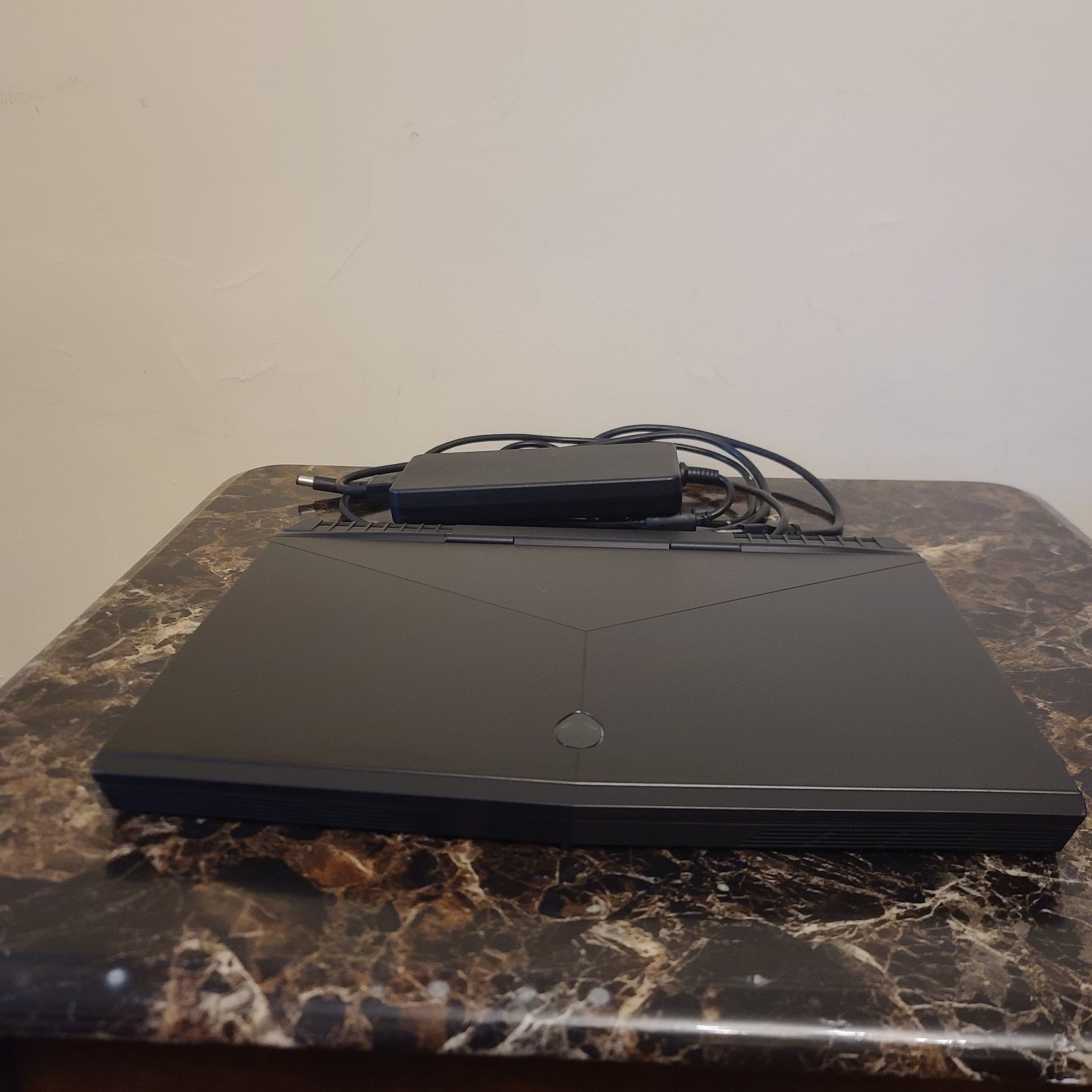 ALIENWARE 15 R4 GAMING LAPTOP CORE i5-8300H 16GB RAM GTX 1060 128GB NVMe 1TB HDD