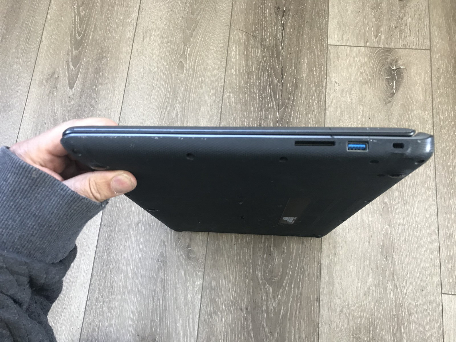 Acer N15Q9 CB3-532-C47C Chromebook 15.6″ Intel Celeron 1.6 GHz 2GB Ram 16 GB SSD