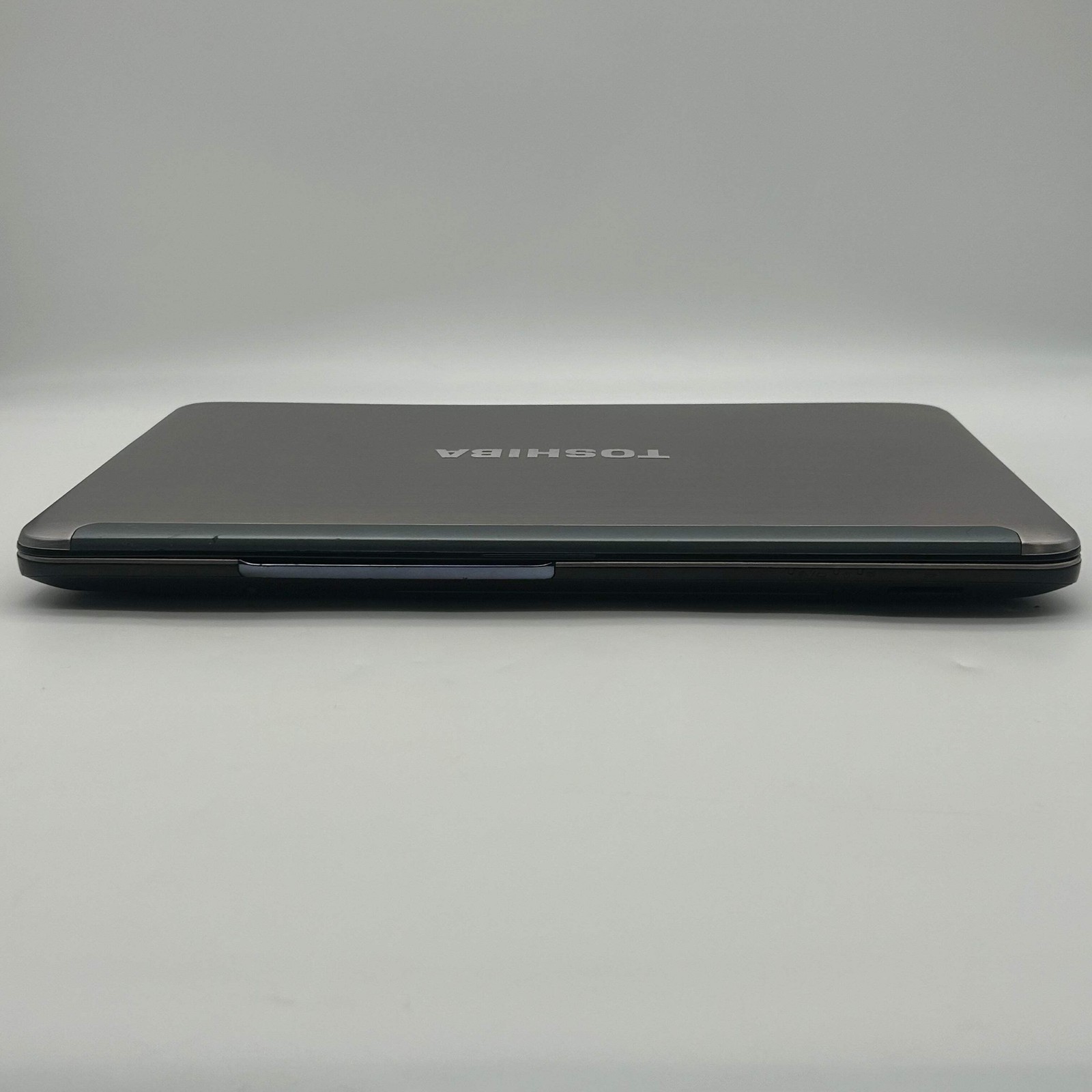 Toshiba Satellite S850 Core i7 2.4GHz,6GB RAM,512GB 15.6″ Gray Laptop