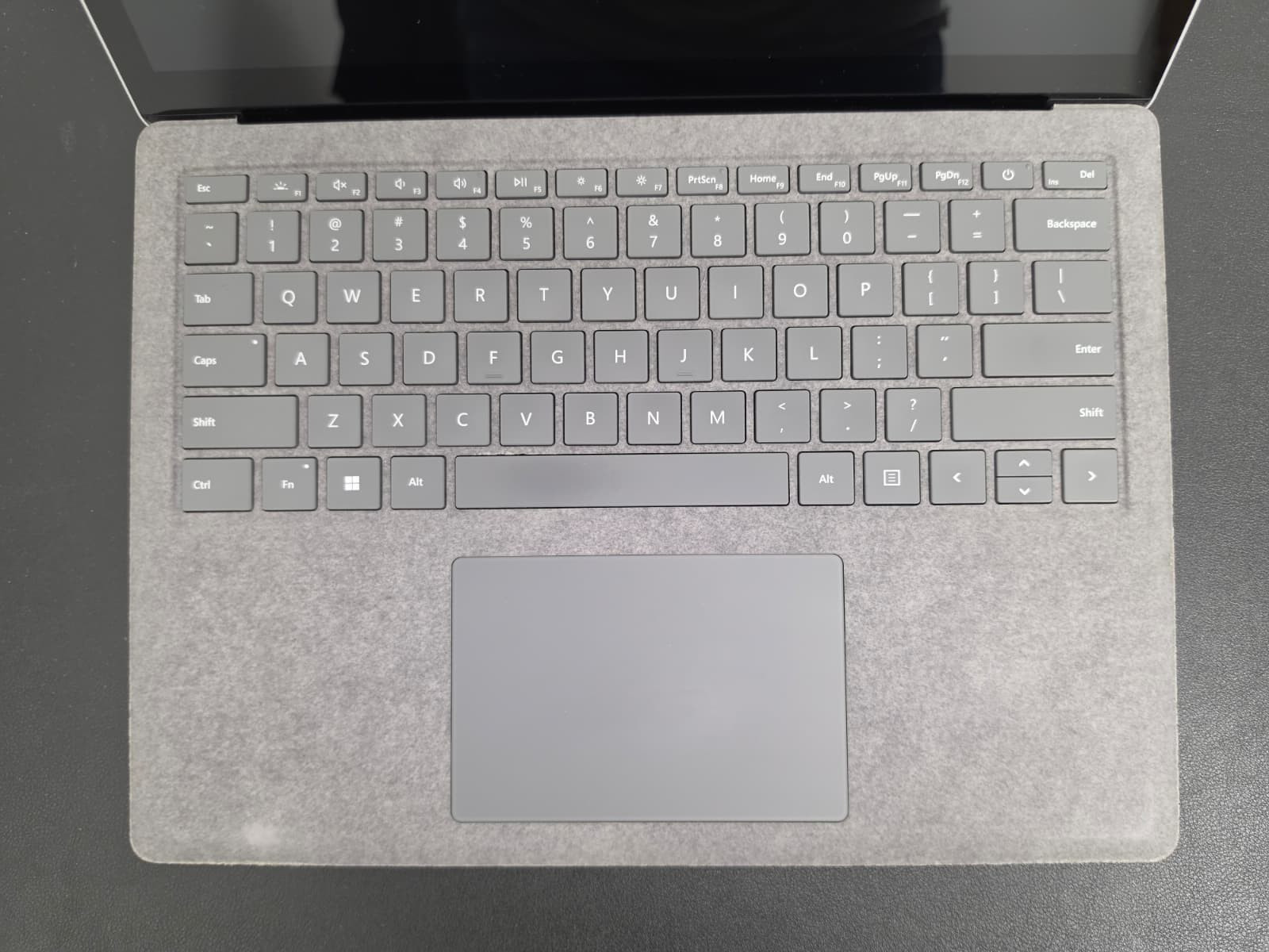 Microsoft Surface Laptop 4 13.5″ Ryzen 5-4680U 16GB Ram 256GB SSD Win 11 Pro