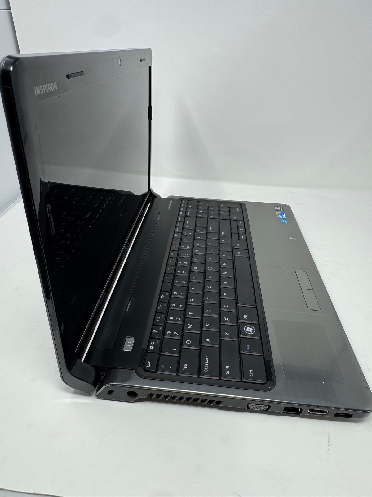 Dell Inspiron 1564 i3 M 350 4GB No HD Intel Integrated Bad Battery Grade B