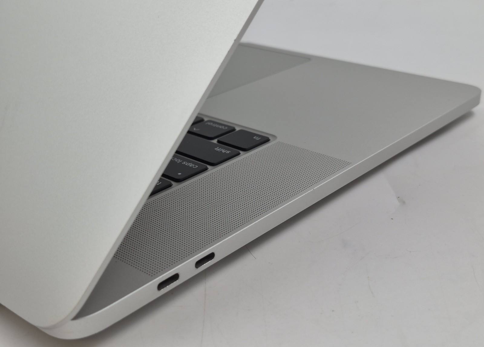 Apple MacBook Pro 16-Inch 2019 i9 2.30GHz 16GB RAM 1TB SSD macOS Sequoia