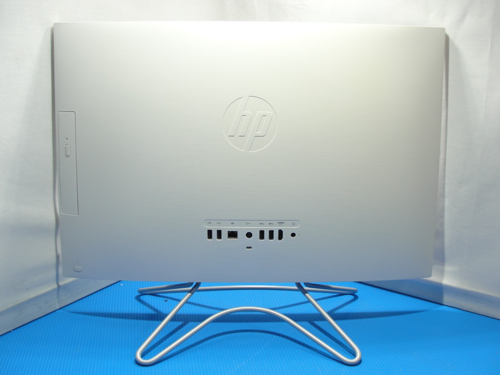 HP AIO 24-F1047C 24” TOUCH FHDAMD Ryzen 3 3200U 2.6GHz 8GB 1TB HDD + Charger