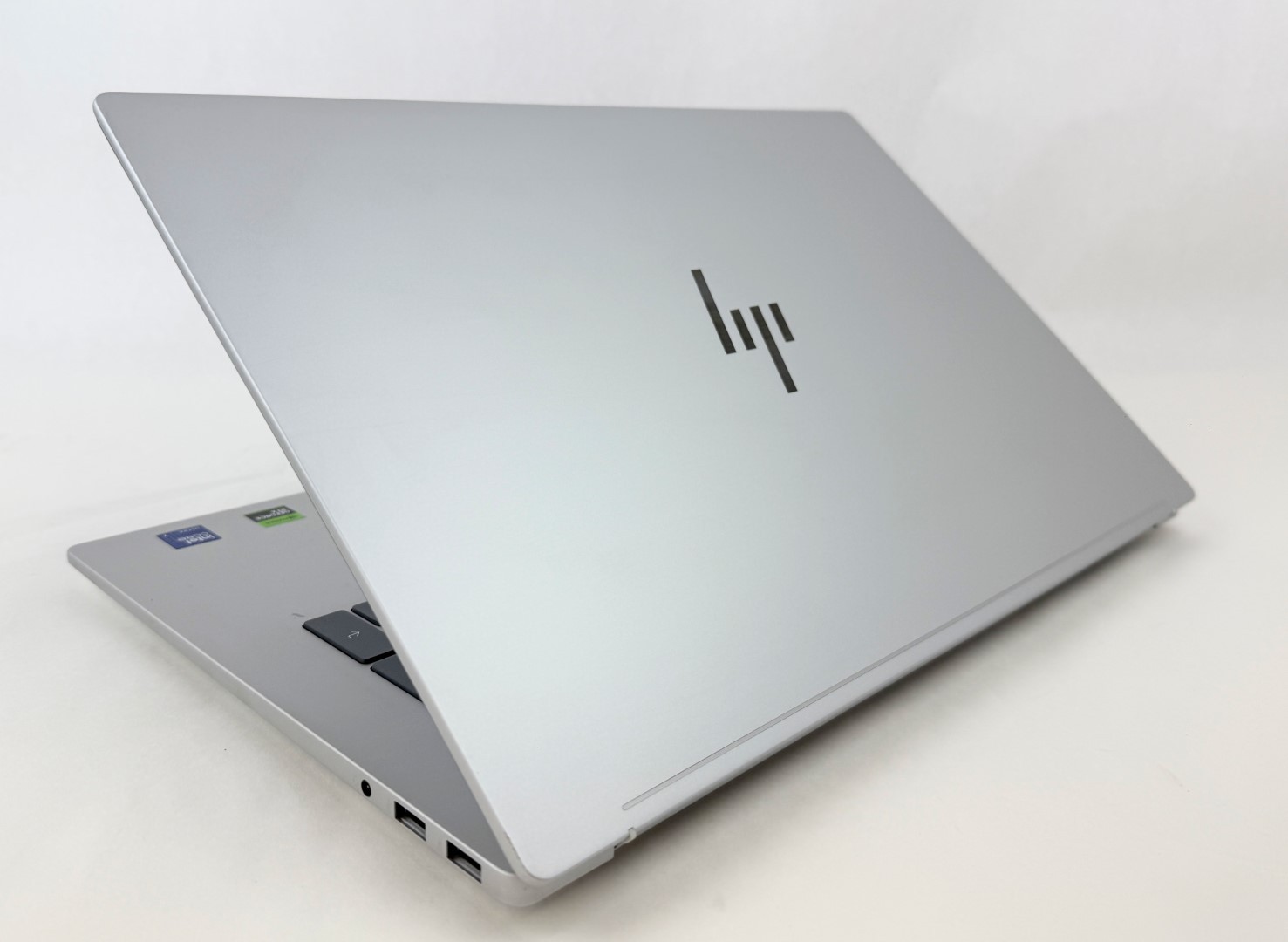 HP OmniBook 7 17-dc0073cl 17.3″ FHD Touch Ultra 7 258V 32GB 1TB RTX 4050 W11H