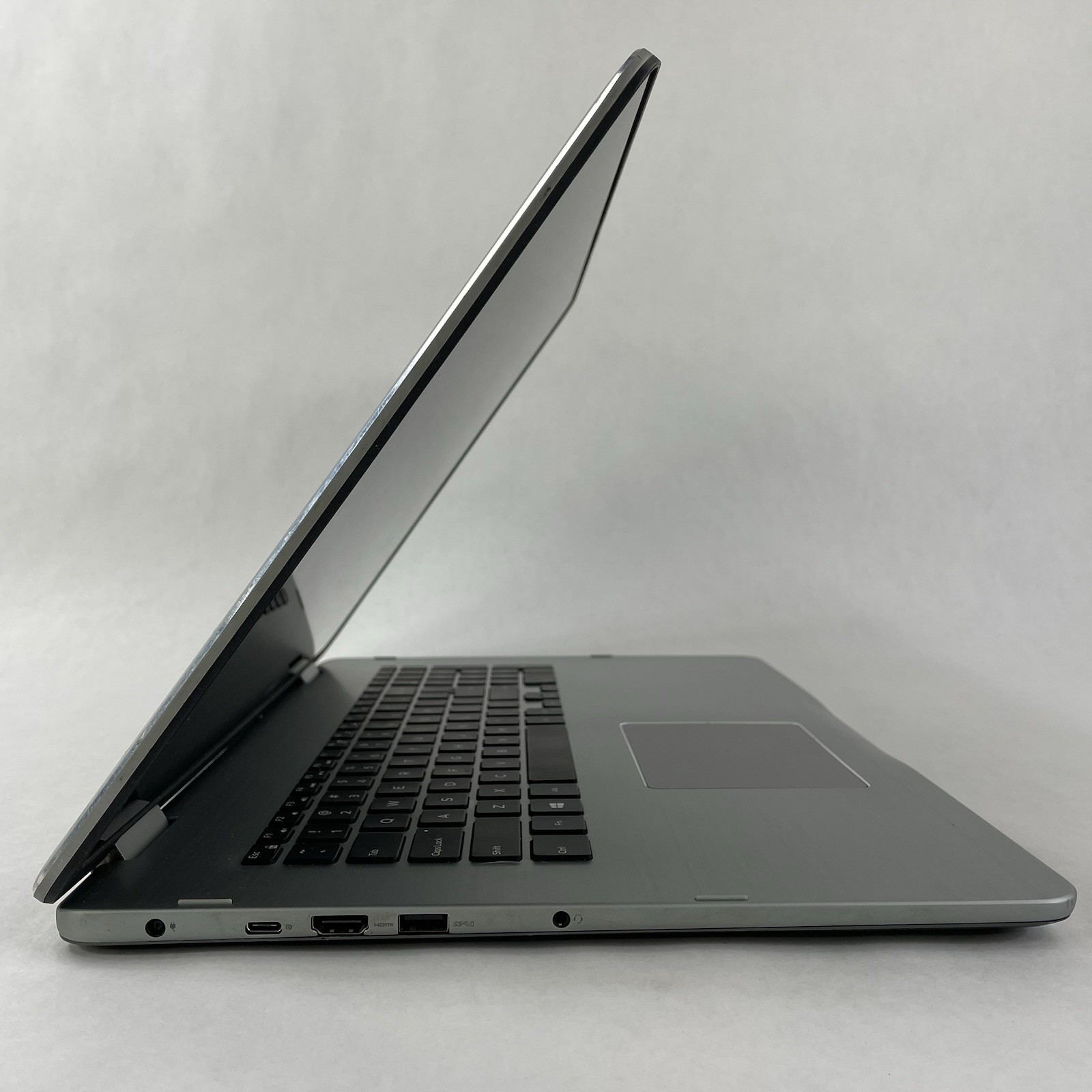 Dell Inspiron 17-7779 17.3″ i7-7500U 2.70 GHz 16GB RAM NVIDIA GF108 No SSD/OS/AC