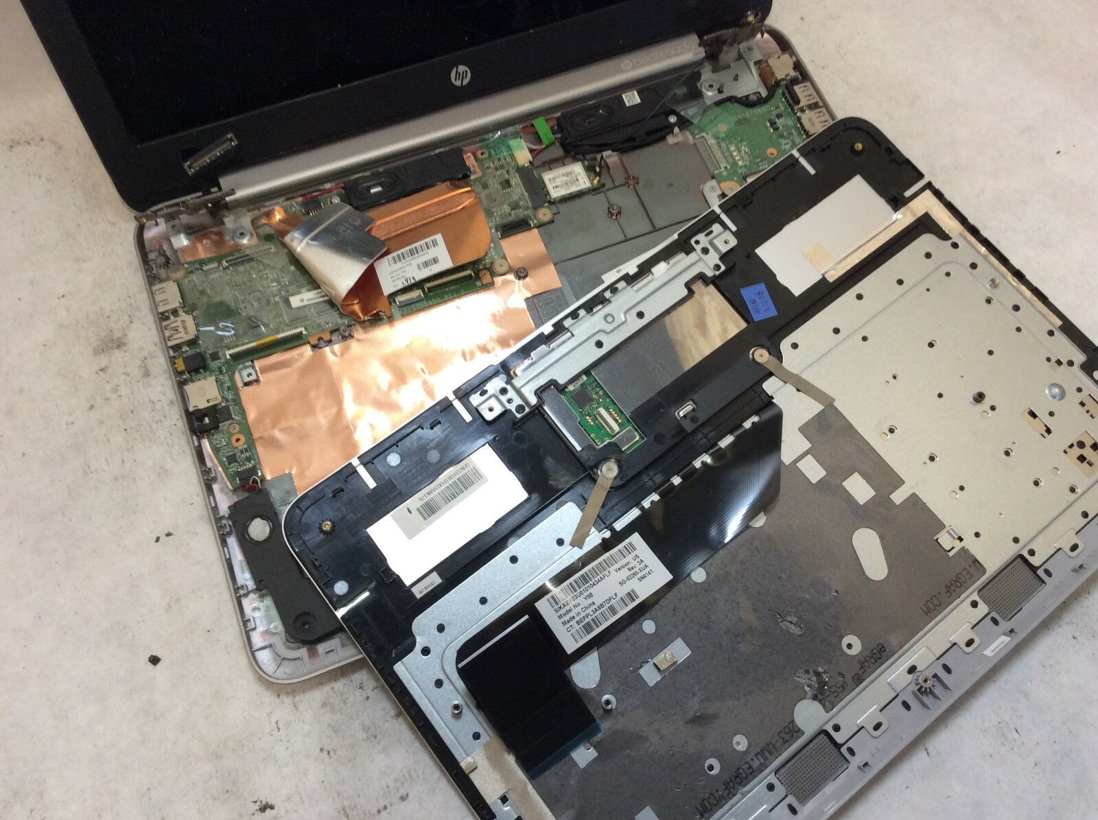 HP Stream 14-z010nr Laptop 14″ AMD A4 FALLING APART -PP