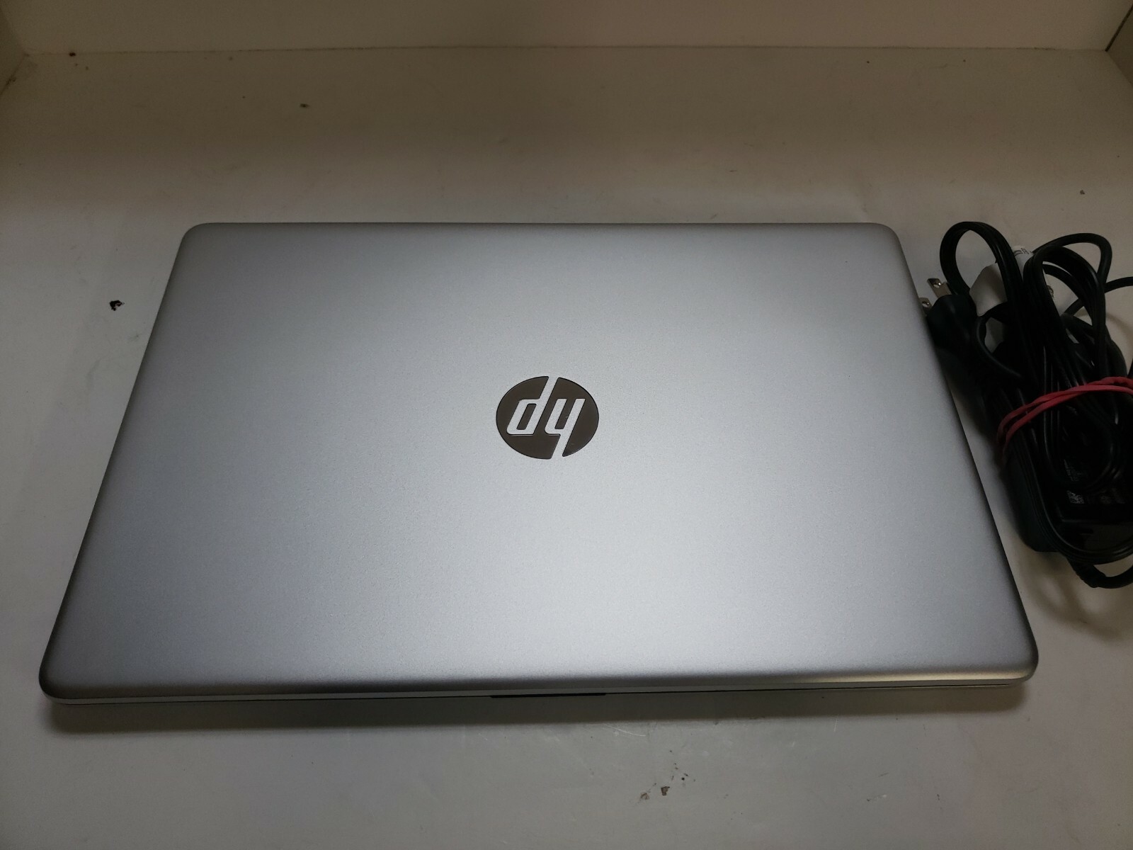 HP 15-ef1001ds 15.6″ Laptop AMD Athlon Gold 3150U (2.40 GHz) 8 GB Memory