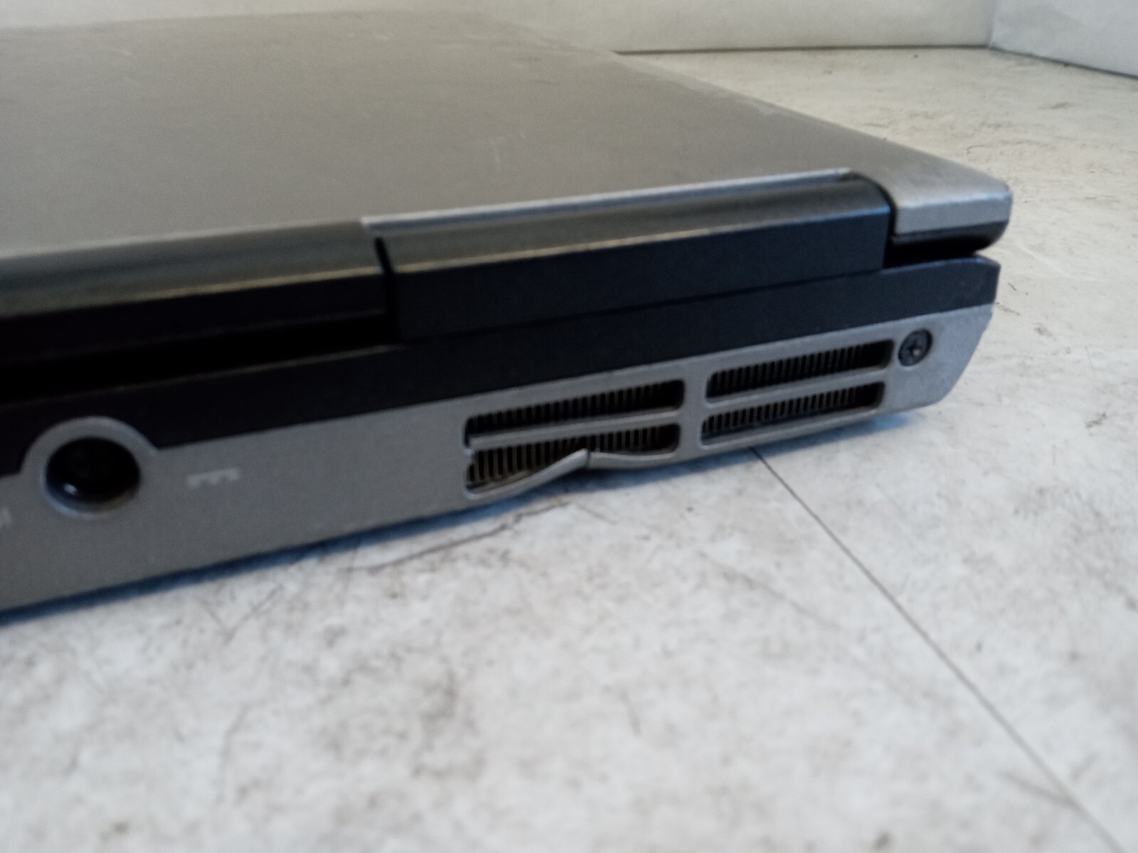 Dell D620 14″ Laptop Intel Core 2 Duo 2GB RAM 250GB HDD XP RS232 * READ * -RR