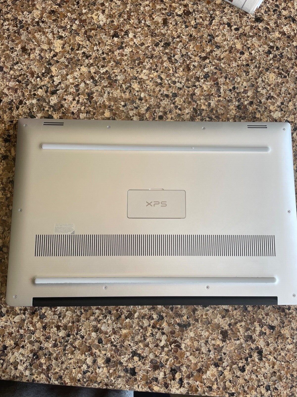 Dell XPS 15 7590 15.6″ (1TB SSD, Intel Core i7 9th Gen., 2.60GHz, 32GB ) Laptop