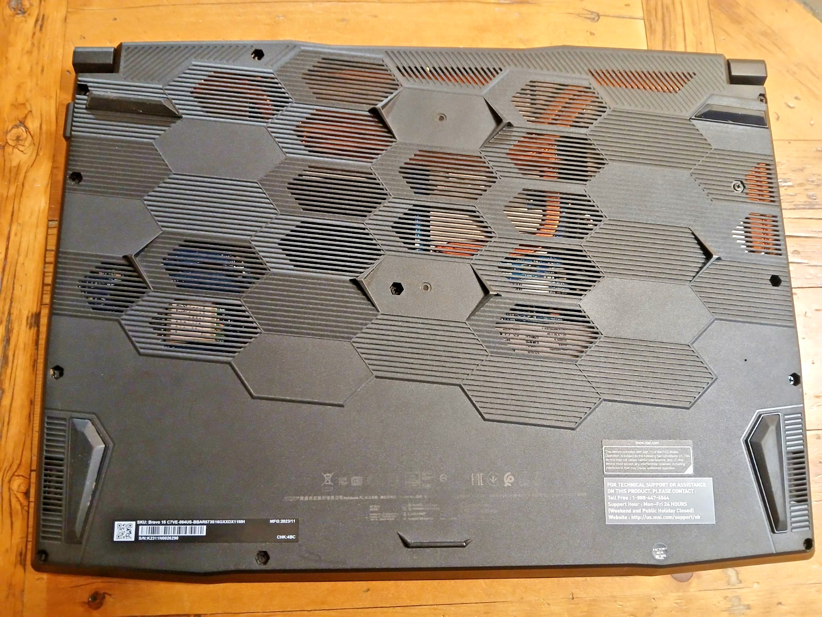 MSI Bravo 15 C7V Gaming Laptop, AMD Ryzen 5 W/ Radeon, RTX 4050, 16GB/500GB