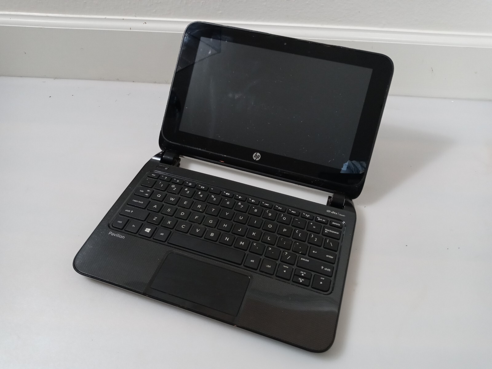 HP Pavilion TouchSmart (10-e010nr) Multi-Touch 10.1″ Laptop Computer, Parts Only