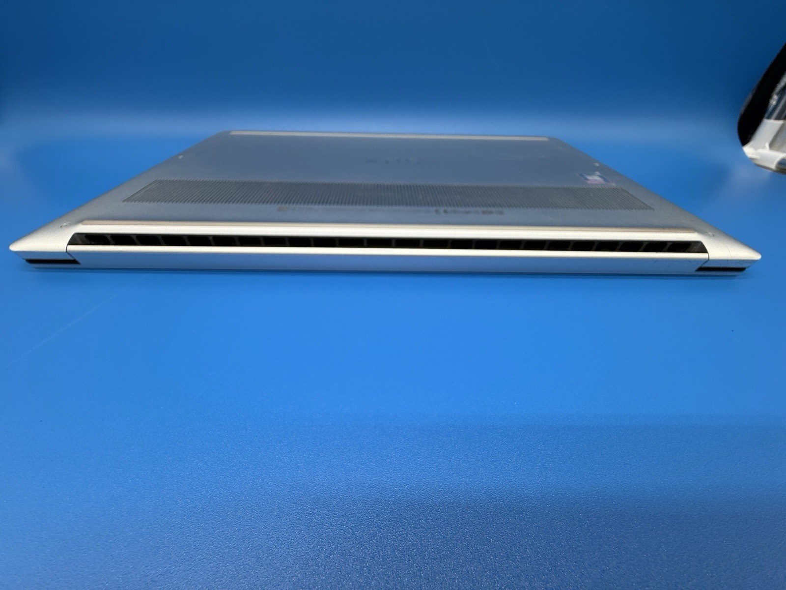 Dell XPS 15 9500 15.6” i5-10300H 8GB RAM 256GB SSD Windows 11 Pro