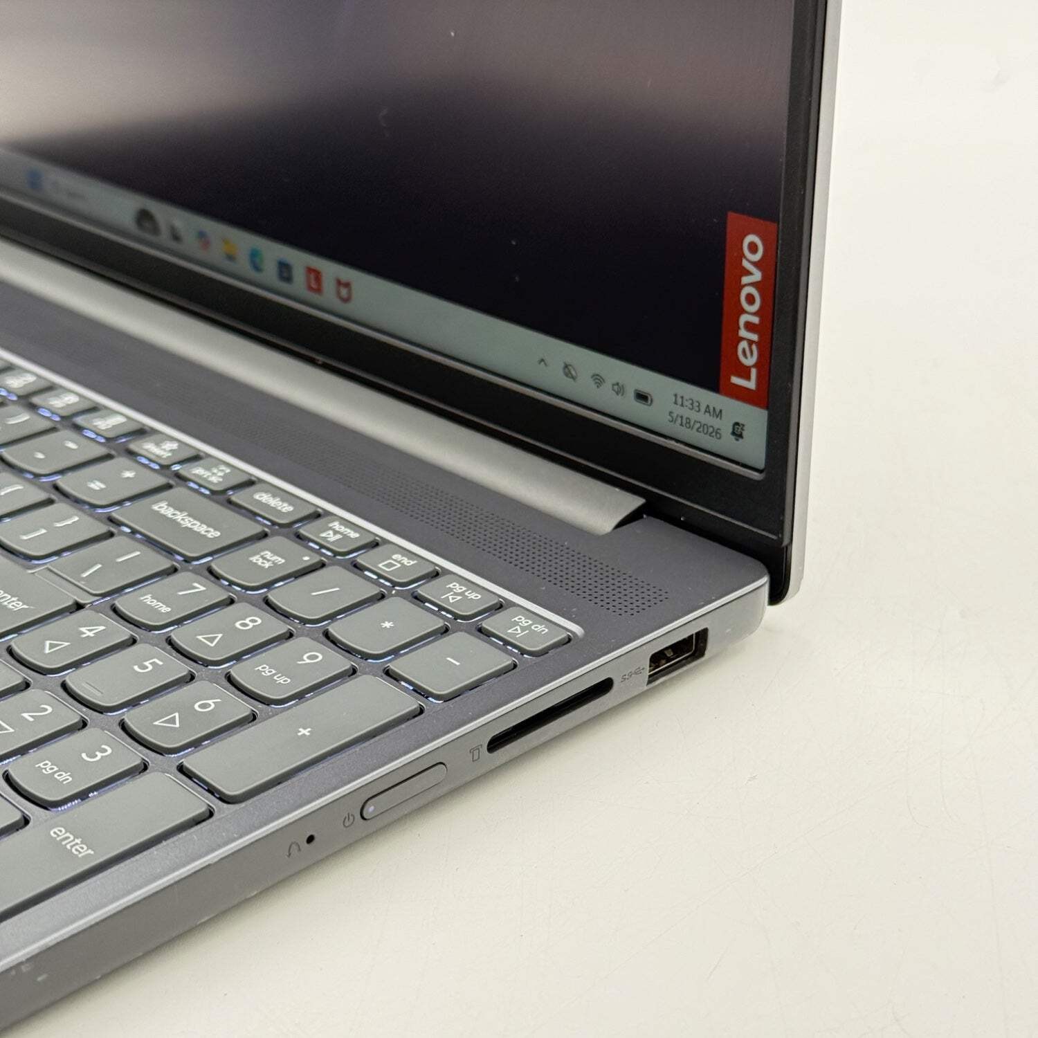 Lenovo IdeaPad Slim 3 15Q8X10 15.3″ Snapdragon X 2.9GHz 16GB RAM 256GB SSD
