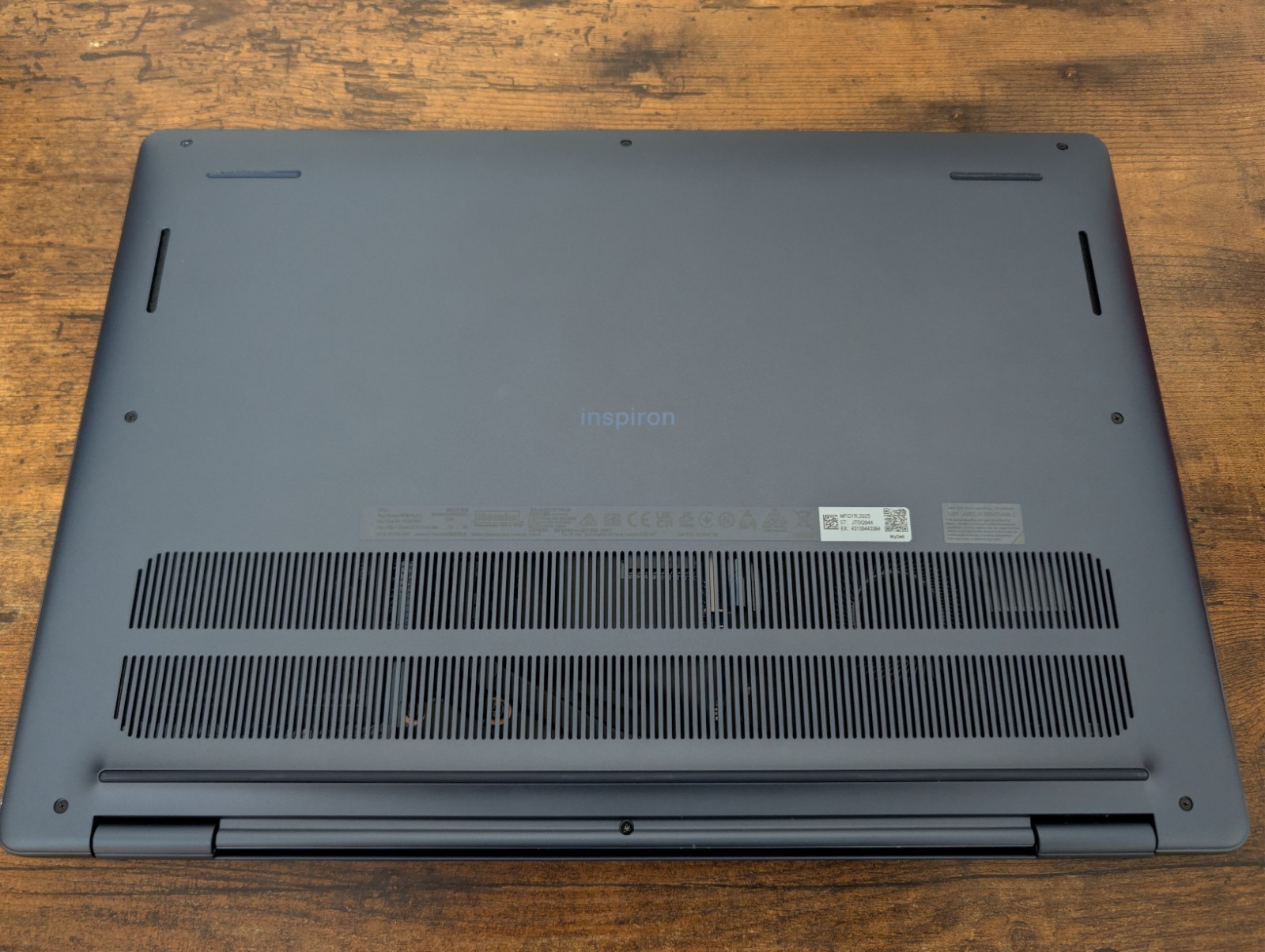 Dell Inspiron 16 5645 Ryzen 7 8840U 16GB DDR5 1TB SSD Very Good