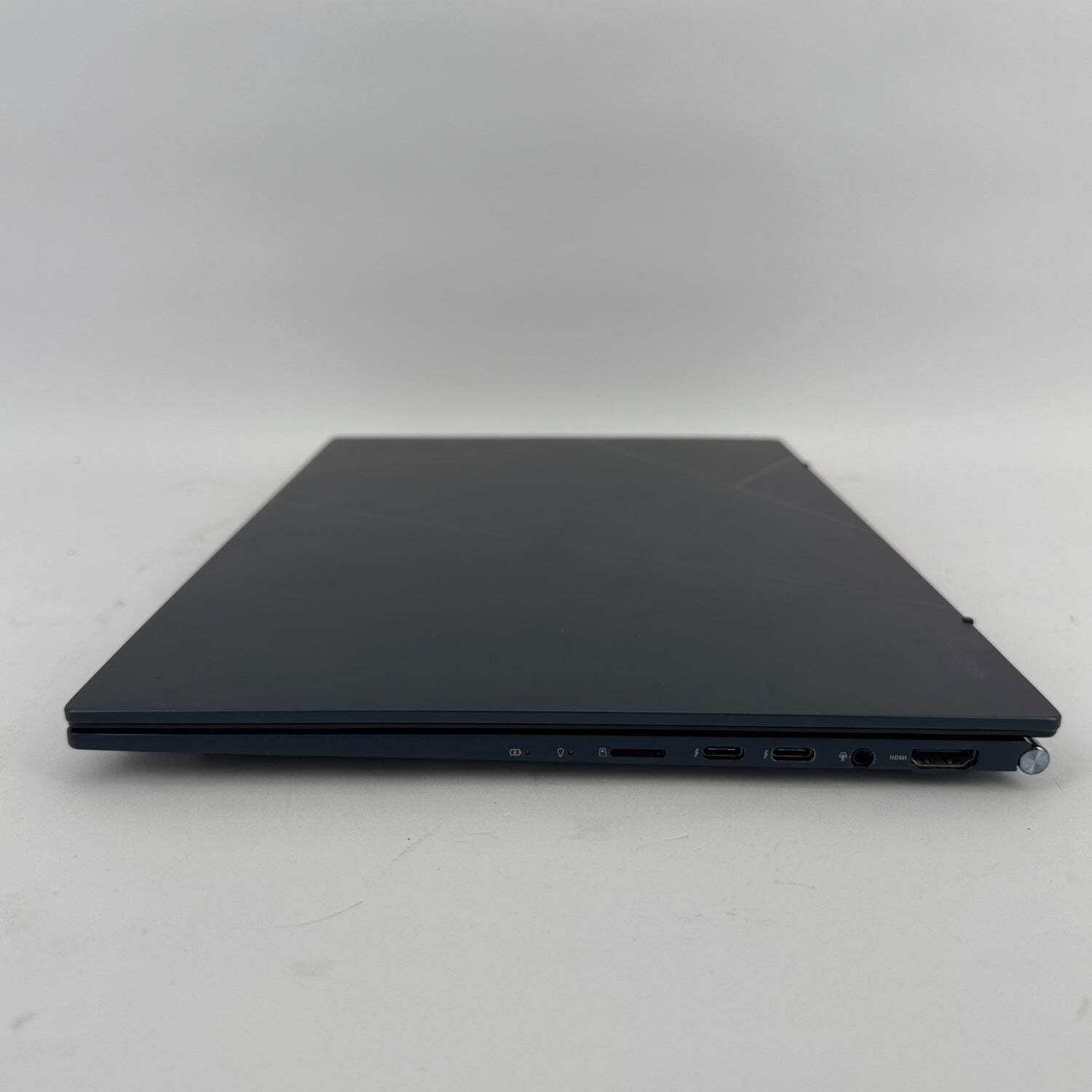 Asus ZenBook Q409ZA 14″ Core i5-1240P 1.70GHz 8GB RAM 256GB SSD