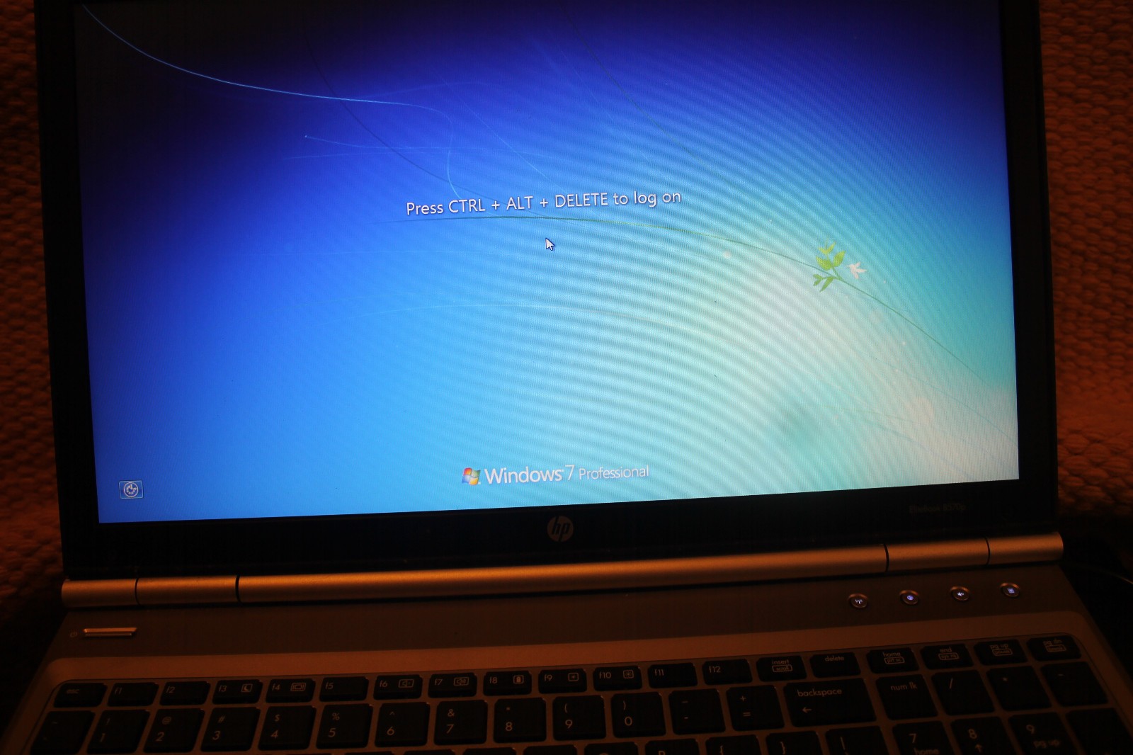 HP EliteBook 8570P – Core i7 – 3.00 GHz – 8192 MB – 320 GB HDD – Win 7P READ !
