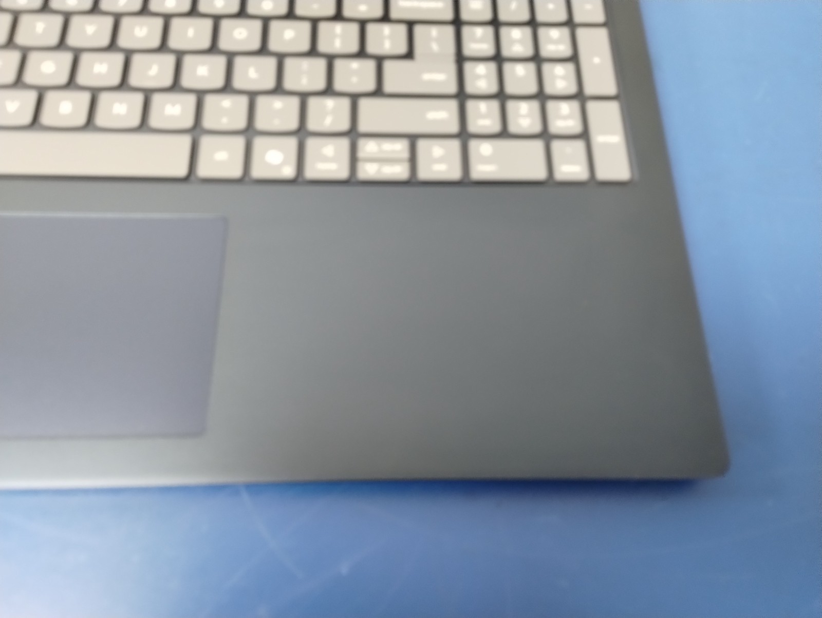 LENOVO SLIM 7 14ILL10, Intel Core Ultra 7 258V, 2.20 GHz, 32 GB RAM, 1 TB NVMe