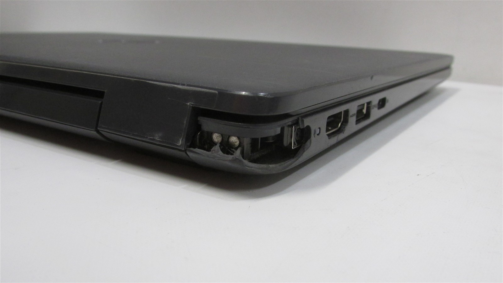 Dell Latitude 3410 i5-10210U 1.6GHz 16GB RAM 256GB NVME 14″ Win 11 Pro COSM DMG
