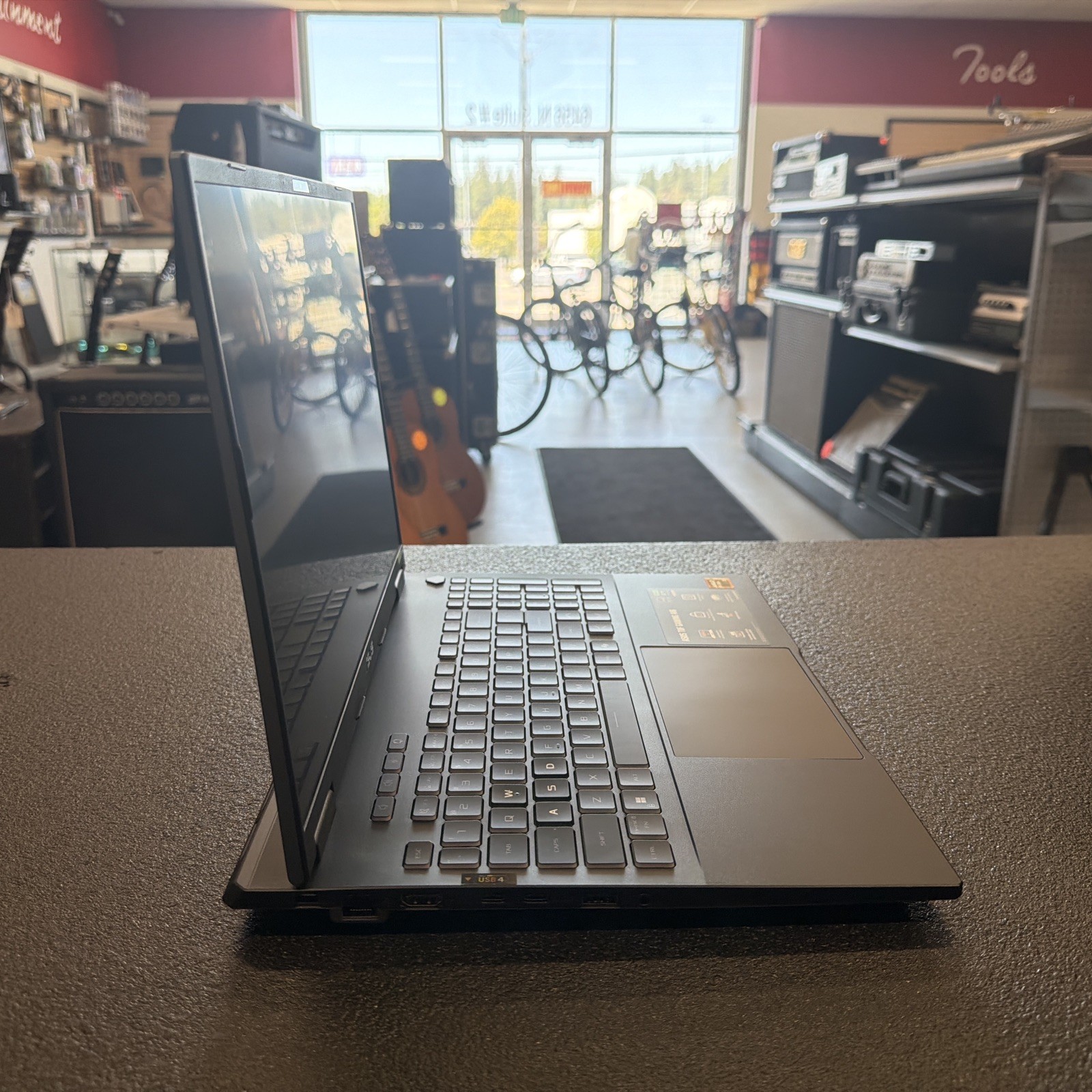 Asus TUF Gaming A16 FA608 Ryzen 9 270 RTX 5070 32GB 1TB Gaming Laptop w/ Charger
