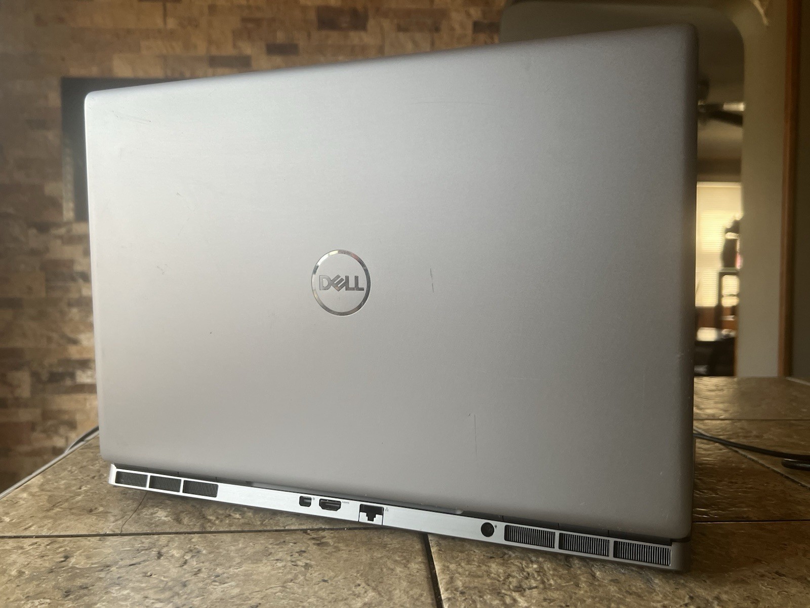 Dell Precision 7750 17.3″ NVIDIA T1000 2.8GHz Intel Xeon W-10855M 64GB 512GB