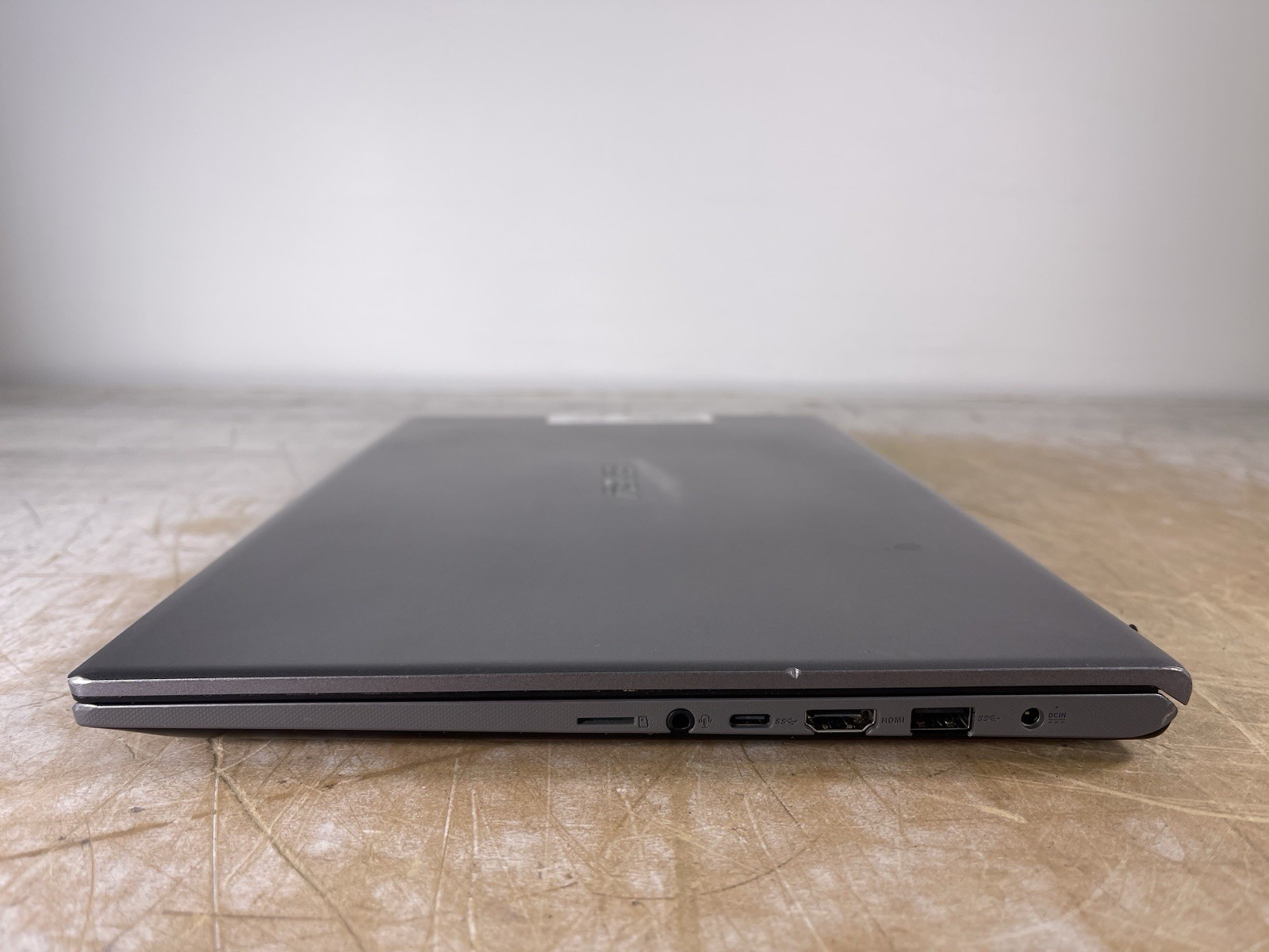ASUS VIVOBOOK F512D RYZEN 5 3500U @ 2.10GHz, 12GB RAM, NO HDD/OS