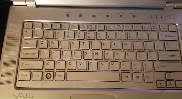 SONY VAIO PCG-5G3L NOTEBOOK -WINDOWS 10 (NAVY BLUE) BROKEN SCREEN!