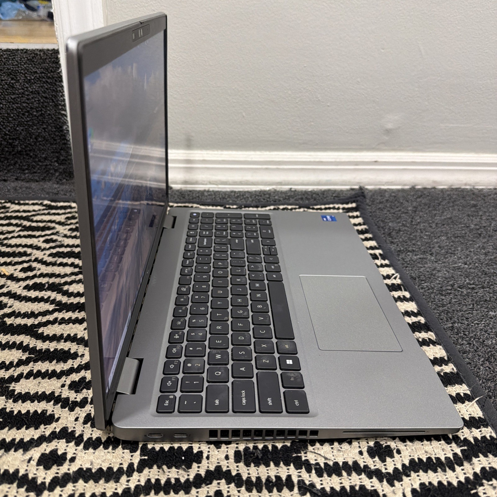 Dell Latitude 5520 15.6″ i7-1185G7/3.00GHz 16GB -256GB-Win11 Pro