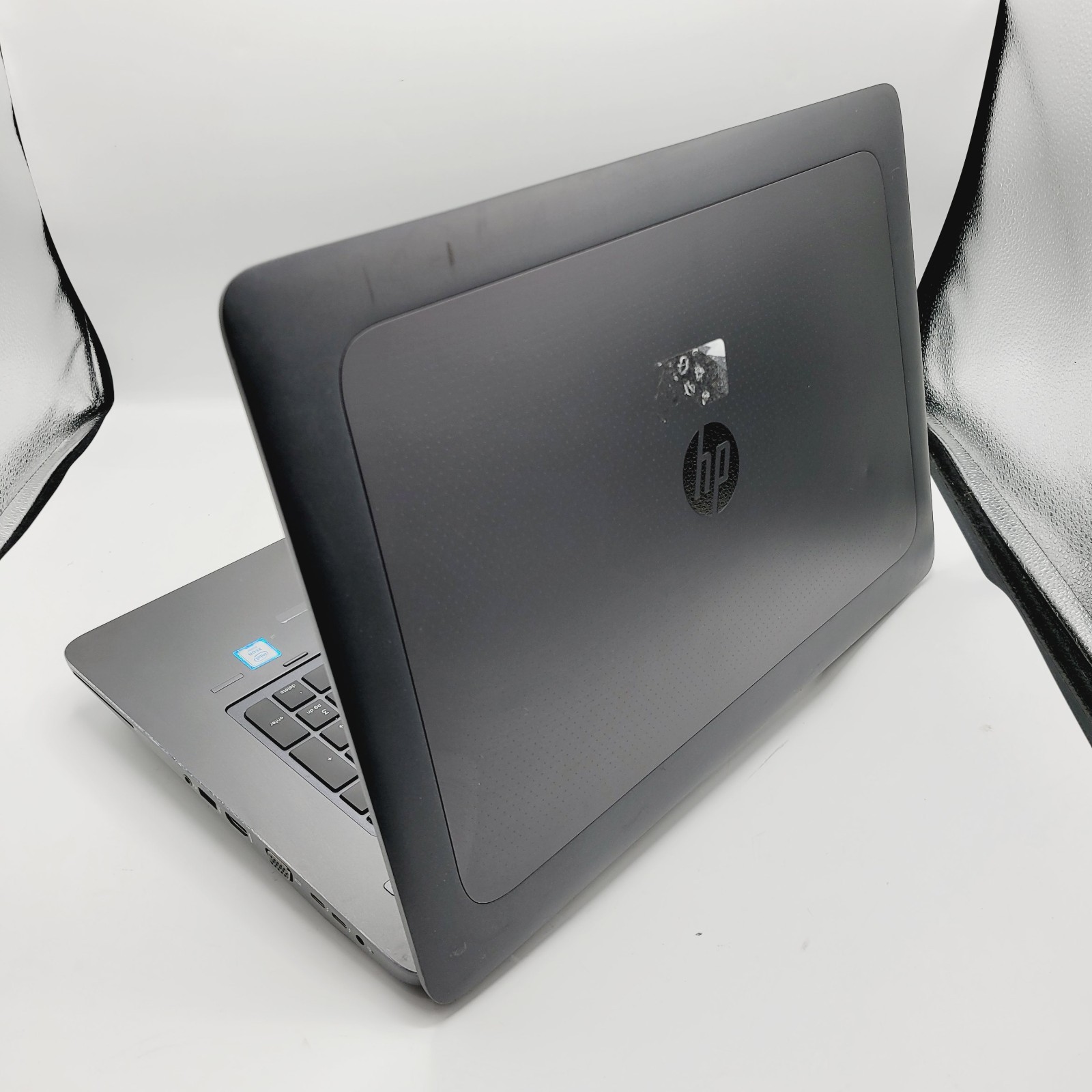 HP ZBOOK 17 G3 Xeon E3 16GB RAM No HDD 17″ FOR PARTS