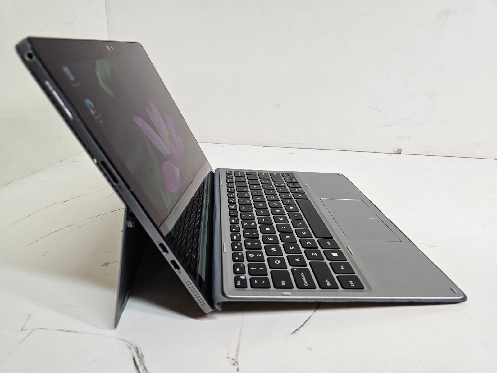 Dell Latitude 7200 2 in 1 Tablet Laptop – 1.9 GHz i7 16GB 1TB Cam 12.3″ – SP1