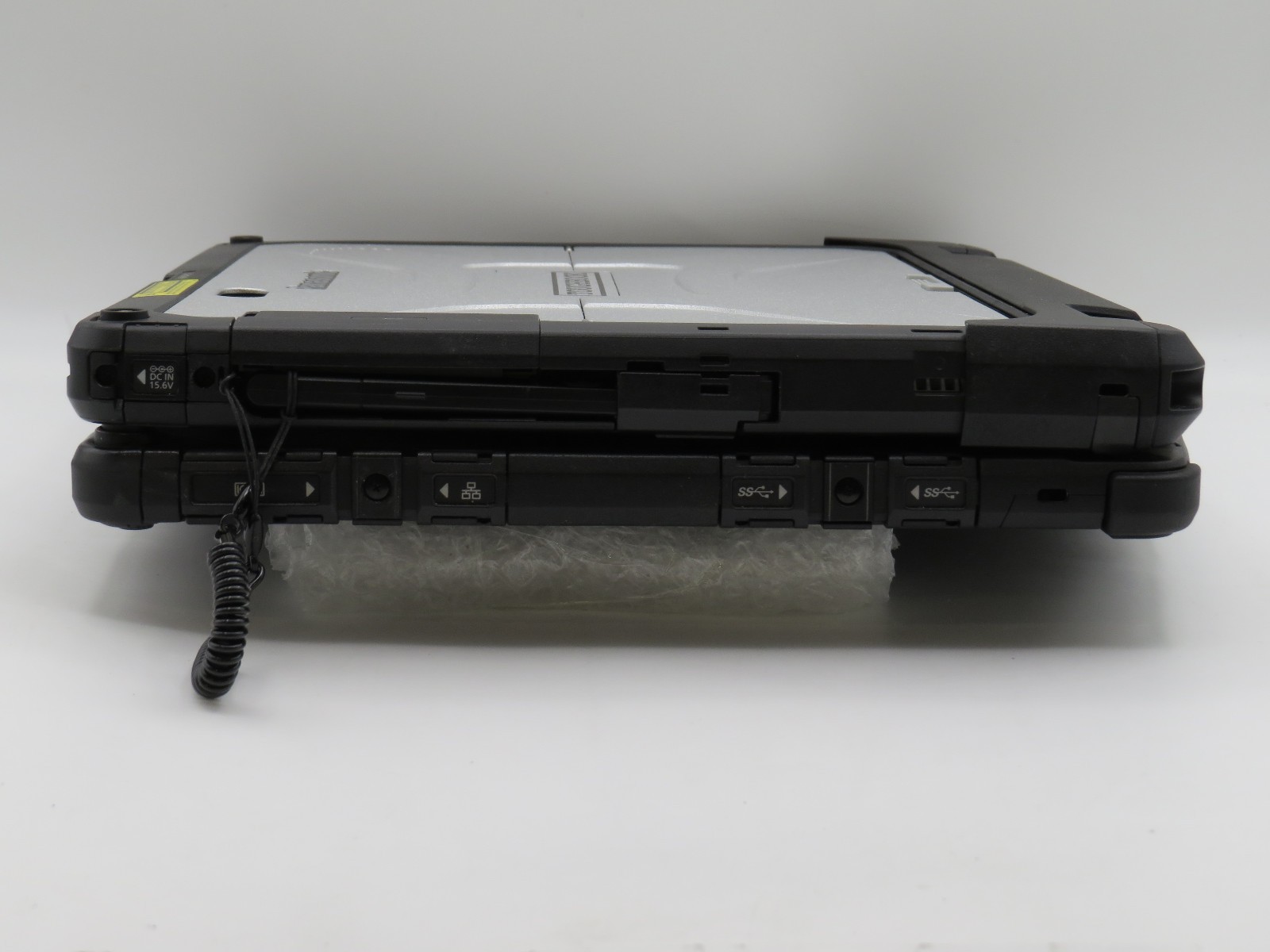 Panasonic CF-33 Toughbook i7-7600U@2.8 | 16/256GB SSD | 12″ Touch | No OS/AC